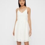 Bijela čipkana haljina