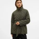 Kratka štepana jakna s pojasom