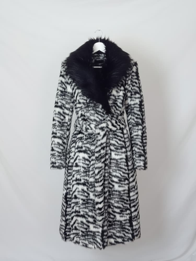 Web shop dimenzije (5) Bunda profinjenog kroja - Slika 1